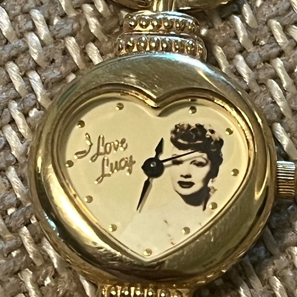 RARE VINTAGE I LOVE LUCY Relic Gold 9in Heart Watch - Picture 2 of 4